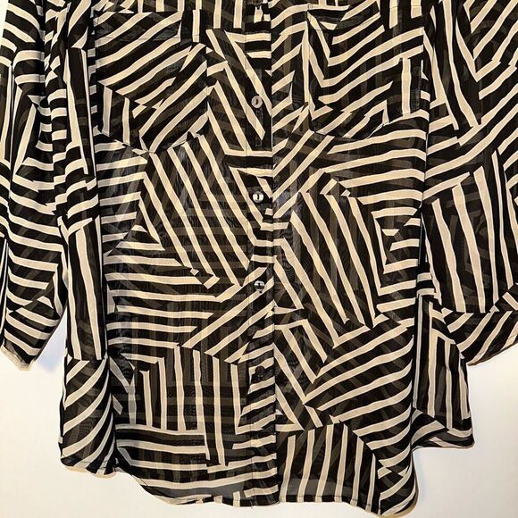 Chicos Women’s Button Down Blouse Black Tan Abstract Stripes Size 2 (Large) - Picture 2 of 12